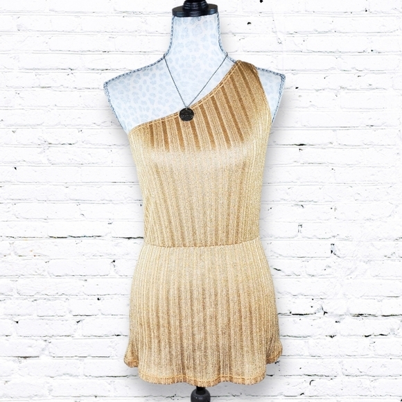 CLOSET CLOSING! 🏷 Charlotte Russe • One Shoulder Top - Picture 1 of 8